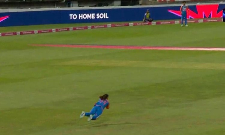 Watch - Radha Yadav Grabs Screamer Of A Catch Against England Womens Team In 5th T20i அபாரமான கேட்ச்சை பிடித்து ரசிகர்களை வியப்பில் ஆழ்த்திய ராதா யாதவ்- காணொளி!