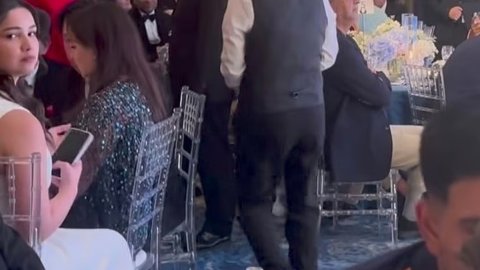 WATCH: किसी दूसरी लड़की से बात कर रहे थे शुभमन गिल, चोरी-चोरी देखती रहीं सारा तेंदुलकर