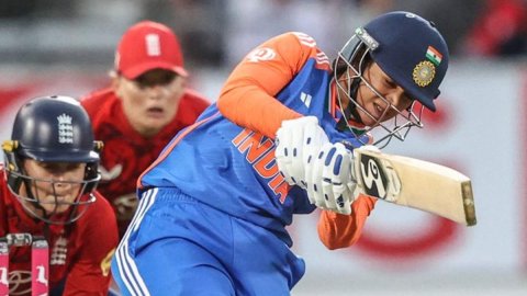England Women beat India Women by 5 run in 3rd T20I 3rd T20I: स्मृति मंधाना-शेफाली वर्मा की धमाकेदार पारी गई बेकार, इंग्लैंड ने टीम इंडिया को हराकर खोला