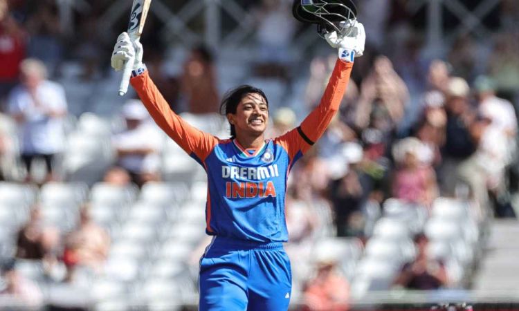 Smriti Mandhana need 26 runs to complete 4000 runs in t20 international 