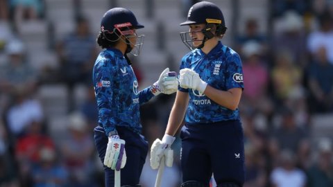 ENGW vs INDW, 1st ODI: England women have managed to put a decent total on board ENGW vs INDW, 1st ODI: சோஃபியா, அலிஸ் அரைசதம்; இந்திய அணிக்கு 259 டார்கெட்!