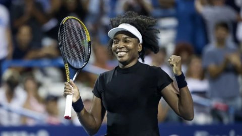 Venus Williams becomes second-oldest woman to win tour-level singles match