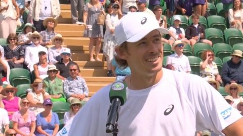 Wimbledon 2025: De Minaur, Mensik power on into third round