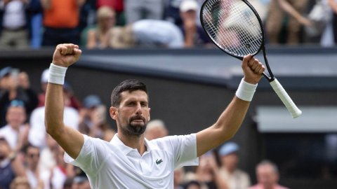 Wimbledon 2025: Djokovic storms into QFs after slow start against De Minaur