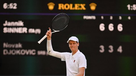Wimbledon 2025: Sinner storms past injured Djokovic, to meet Alcaraz in final (Ld)