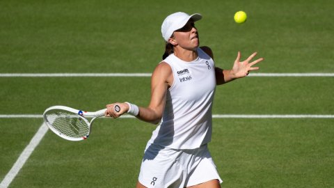 Wimbledon 2025: Swiatek storms past Bencic, sets up summit clash with Anisimova
