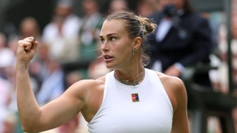 Wimbledon: Sabalenka holds firm to reach third round