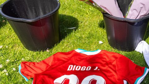 Yuvraj Singh mourns tragic death of Diogo Jota and his brother Andre in a car accident