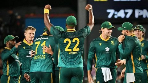 AUS vs SA, 1st ODI: கேஷவ் மஹாராஜ் சுழலில் வீழ்ந்தது ஆஸ்திரேலியா!