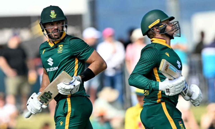 South Africa opt to bat first against Australia in second odi