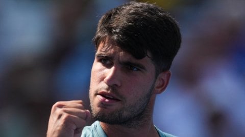 Alcaraz survives Dzumhur scare to reach third round in Cincinnati