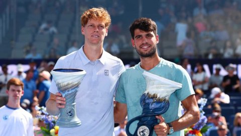 Alcaraz takes first Cincinnati title after Sinner retires