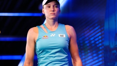 Cincinnati Open: Rybakina stuns Sabalenka, Alcaraz battles past Rublev to reach semis