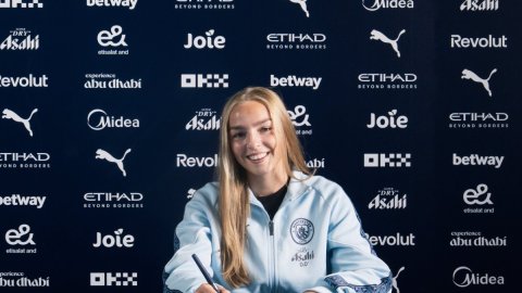 Codie Thomas signs two-year contract extension with Manchester City Women
