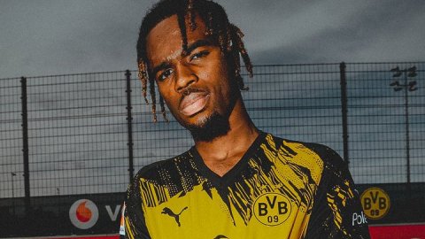 Dortmund sign Carney Chukwuemeka from Chelsea on permanent transfer
