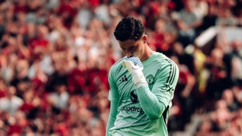 Gary Neville says Man Utd have glaring GK issue, urges club to sign Donnarumma or Martinmez