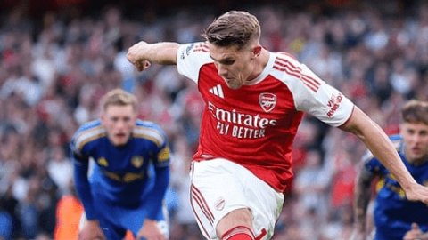 Gyokeres hits double as Arsenal thrash Leeds