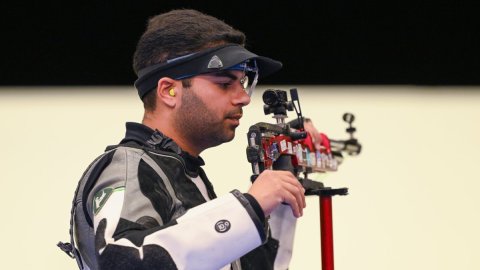 India strikes gold in 10m air rifle mixed team event at Asian Shooting Championship