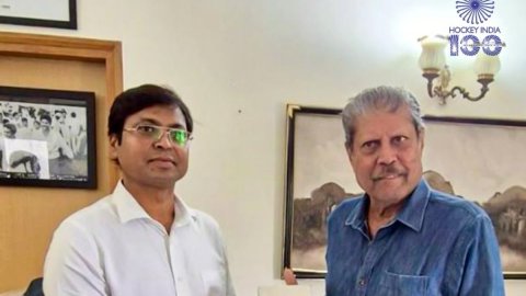 Legendary cricketer Kapil Dev meets Dilip Tirkey, lauds rise of Indian hockey talent