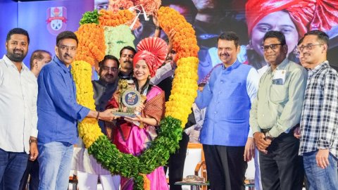 Maha CM Fadnavis felicitates Chess World Cup winner Divya Deshmukh; awards 3 cr cash reward (Credit:
