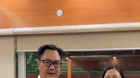 Minister Kiren Rijiju gives special blessings to Arunachal bodybuilder Hillang Yajik