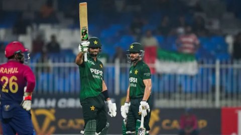 UAE vs PAK: बाल-बाल बचा पाकिस्तान, आसिफ खान की तूफानी पारी के बावजूद जीता 31 रन से मैच