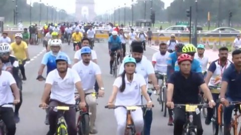 'Pedal towards a self-reliant India', Mansukh Mandaviya joins ‘Fit India – Sundays on Cycle’