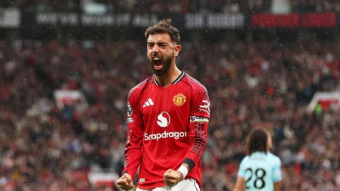 Premier League: Fernandes’ last-gasp penalty saves Man United in dramatic 3-2 win over Burnley
