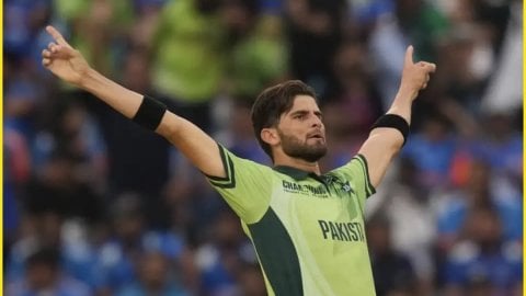 Shaheen Afridi Can Break Shadab Khan Big T20i Record ஷதாப் கான் சாதனையை முறியடிக்க காத்திருக்கும் அஃப்ரிடி!