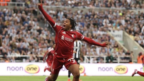Teenager Ngumoha makes history with last-gasp winner in Liverpool's win over Newcastle