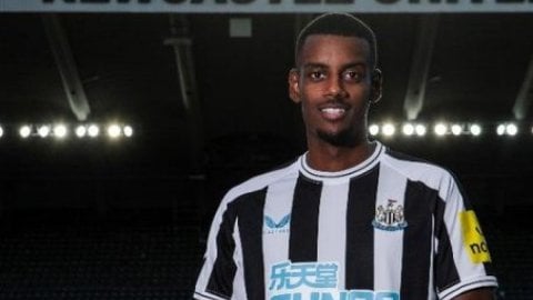 ‘The bid was turned down before I heard about it’: Howe on Liverpool’s approach for Isak