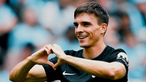 Tottenham edge past Manchester City to seal back-to-back league wins