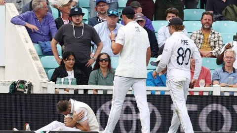 England pacer Chris Woakes set to miss rest of Test after shoulder injury England pacer Chris Woakes set to miss rest of Test after shoulder injury