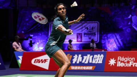 World Championship: Sindhu storms into round of 16; Dhruv-Tanisha pair too progress