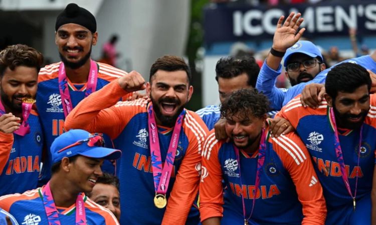 Dinesh Karthik Picks India's Combined T20 WC XI