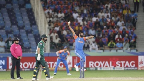 Asia Cup 2025 Final: भारतीय की गेंदबाज़ी ने 146 रन पर समेटी पाकिस्तान की पारी, कुलदीप यादव ने बरसाए  Asia Cup 2025 Final: भारतीय की गेंदबाज़ी ने 146 रन पर समेटी पाकिस्तान की पारी, कुलदीप यादव ने बरसाए