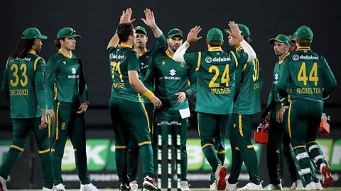 ENG vs SA: केशव महाराज की घातक गेंदबाज़ी और मार्कराम की तूफ़ानी पारी से साउथ अफ्रीका ने इंग्लैंड को 