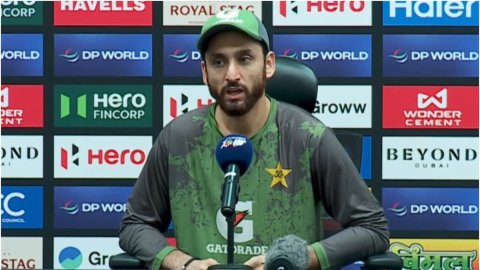 WATCH: 'नो हैंडशेक' विवाद पर पाकिस्तान के कप्तान सलमान आगा ने तोड़ी चुपी, बोले- पहले भी हालात खराब र WATCH: 'नो हैंडशेक' विवाद पर पाकिस्तान के कप्तान सलमान आगा ने तोड़ी चुपी, बोले- पहले भी हालात खराब र