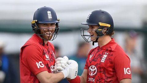 ENG vs IRE 1st T20I: फिल साल्ट की धमाकेदार पारी से इंग्लैंड ने बाज़ी मारी, जीत के साथ सीरीज में की ब