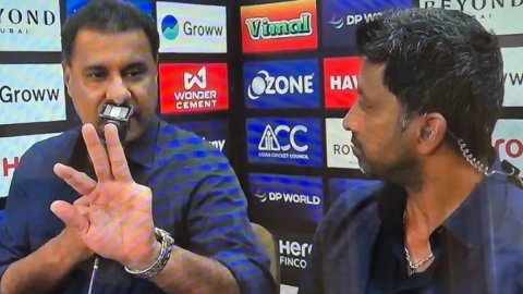  WATCH: वकार यूनिस ने किया हसरंगा का सेलिब्रेशन ट्राय, बोले- मेरी तो उंगली ही नहीं इसलिए..