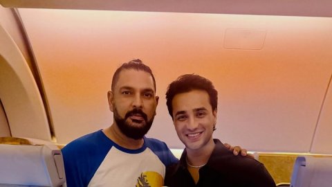 Abhishek Sharma shares flight celebration with mentor Yuvraj Singh after Asia Cup triumph