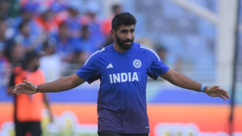 Asia Cup: Bumrah and Varun return as India elect to bowl first against Pakistan