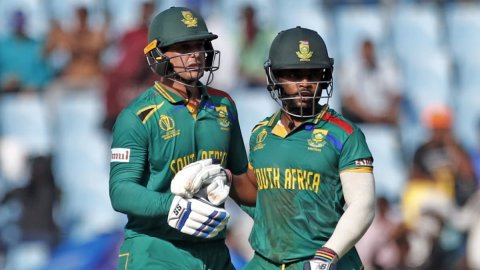 Bavuma Out Of Pakistan Tests Due To Calf Strain De Kock Reverses ODI Retirement பாகிஸ்தன் தொடருக்கான தென் ஆப்பிரிக்க அணி அறிவிப்பு; கம்பேக் கொடுக்கும் டி காக்!