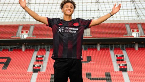 Bayer Leverkusen signs attacker Ben Seghir from Monaco