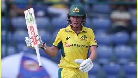 IN-W vs EN-W 3rd ODI: Beth Mooney ने 57 गेंदों पर शतक ठोककर मचाई खलबली, 25 साल पुराने महारिकॉर्ड की 