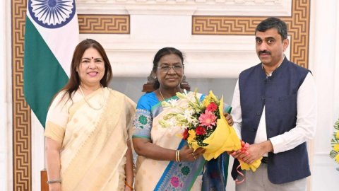 CABI chairman meets President of India ahead of Women’s T20 World Cup