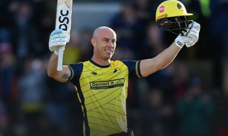 CHRIS LYNN HAMMERED 5 CONSECUTIVE SIXES TO REACH HIS HUNDRED IN THE BLAST SEMIS
