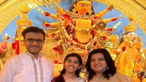 Durga Puja: Sourav Ganguly offers prayers along with his family