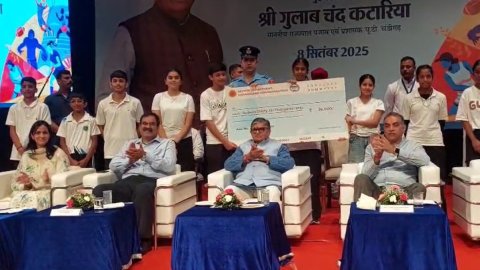 खिलाड़ियों को 28.74 करोड़ की राशि वितरित, पंजाब के राज्यपाल ने 12 कोच को भी सम्मानित किया