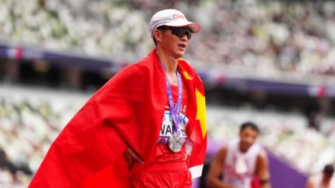 टोक्यो विश्व एथलेटिक्स चैंपियनशिप में चीन ने पैदल चाल में एक रजत पदक जीता